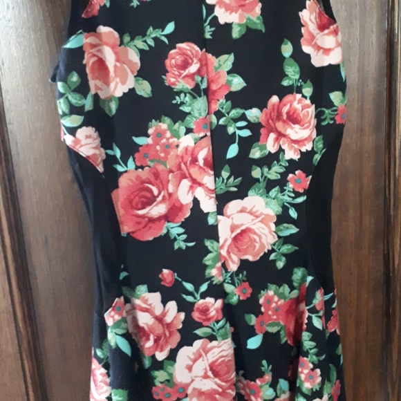 Guess peplum top - Picture 2 of 2